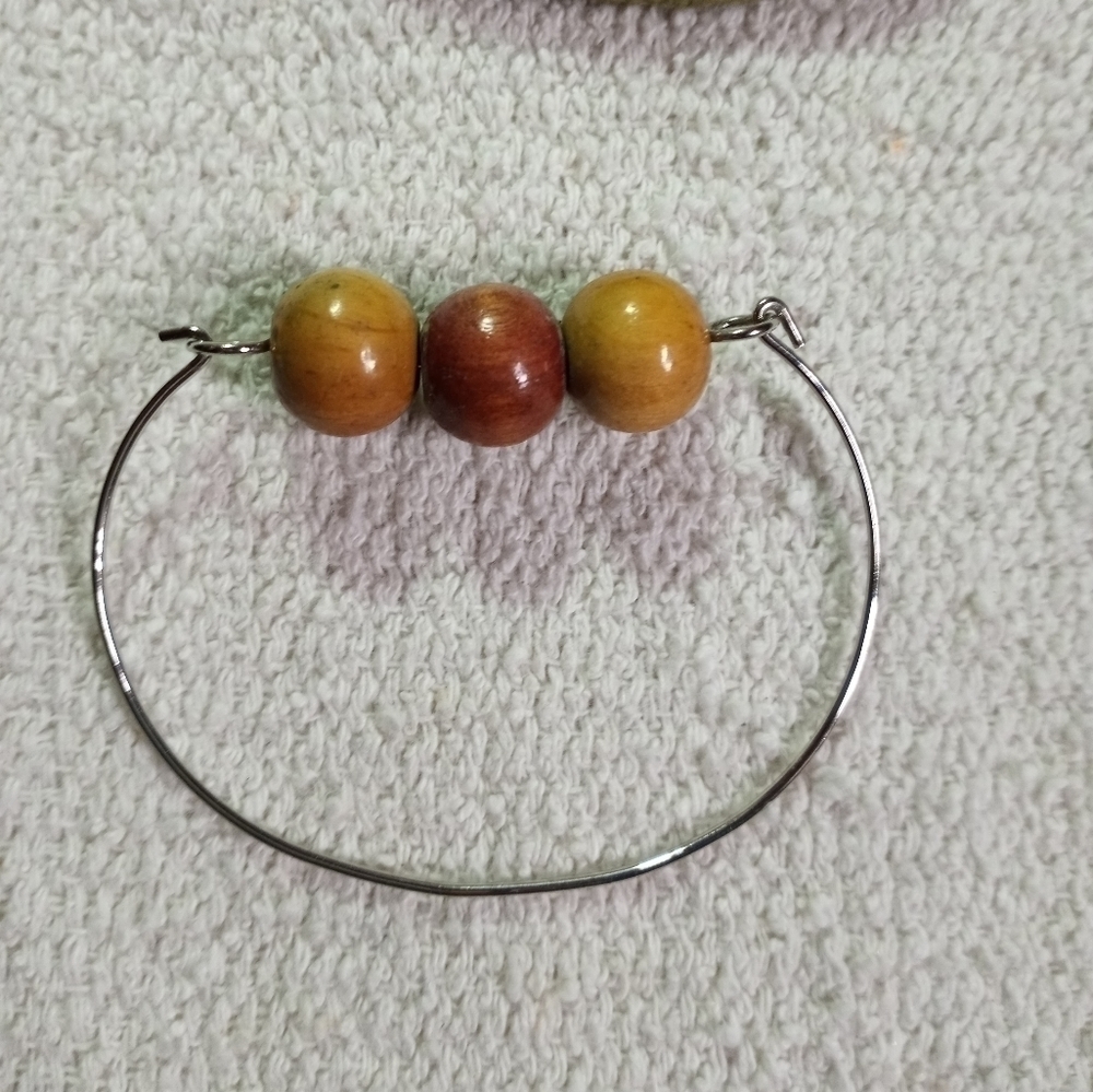 Silvertone wood beads bracelet